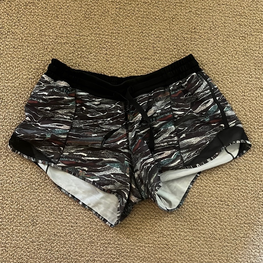 Lululemon hotty hot short